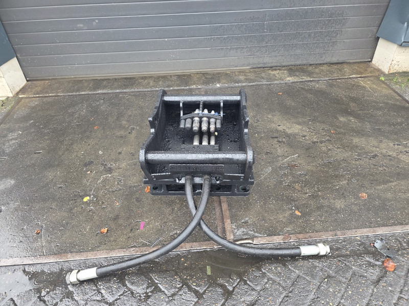 Kopplaat steelwrist oq80 oilquick 80 - Сцепное устройство для Строительной техники: фото 1 Kopplaat steelwrist oq80 oilquick 80 - Сцепное устройство для Строительной техники: фото 1