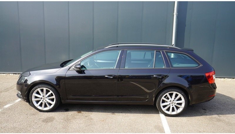 Škoda Octavia COMBI 1.6TDI DSG 85KW GREENTECH AMBITION BUSINESS - Микроавтобус, Пассажирский фургон: фото 1 Škoda Octavia COMBI 1.6TDI DSG 85KW GREENTECH AMBITION BUSINESS - Микроавтобус, Пассажирский фургон: фото 1