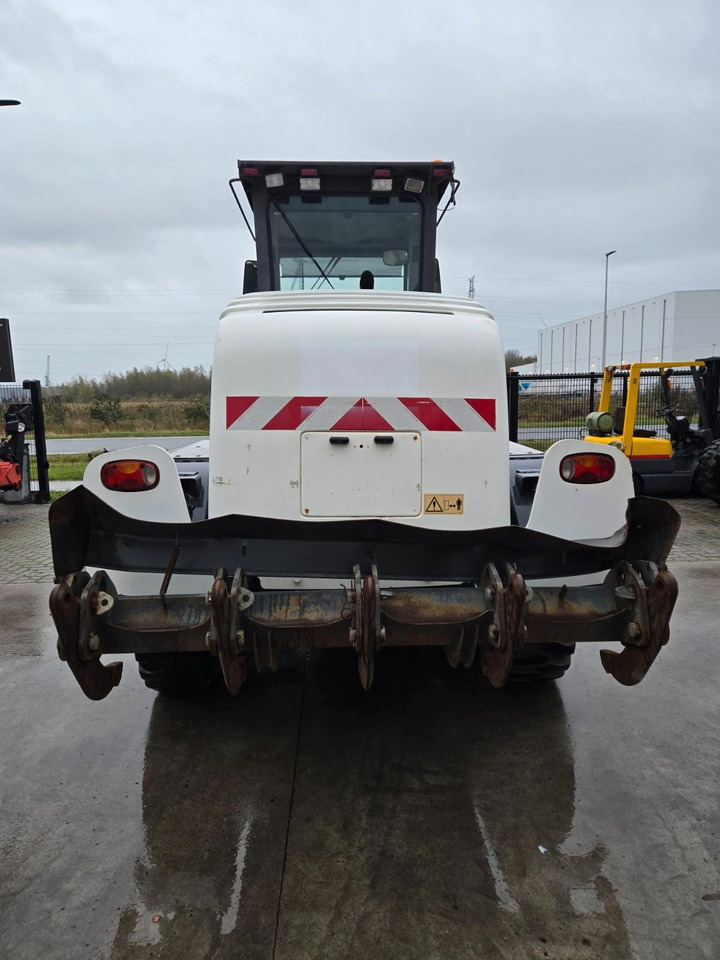 New Holland F106.6 - Грейдер: фото 5 New Holland F106.6 - Грейдер: фото 5