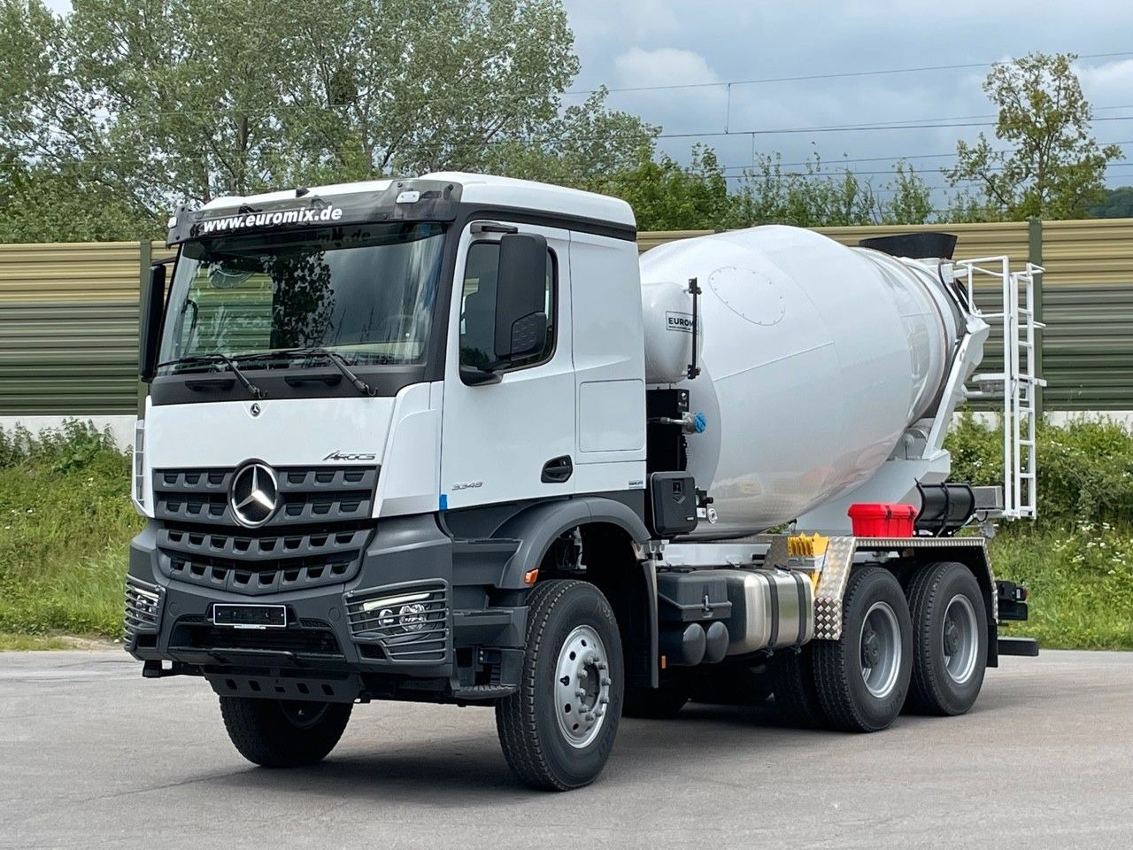 Mercedes-Benz 3348 6X4 Arcos 5 EuromixMTP EM 9 R - Автобетоносмеситель: фото 1 Mercedes-Benz 3348 6X4 Arcos 5 EuromixMTP EM 9 R - Автобетоносмеситель: фото 1