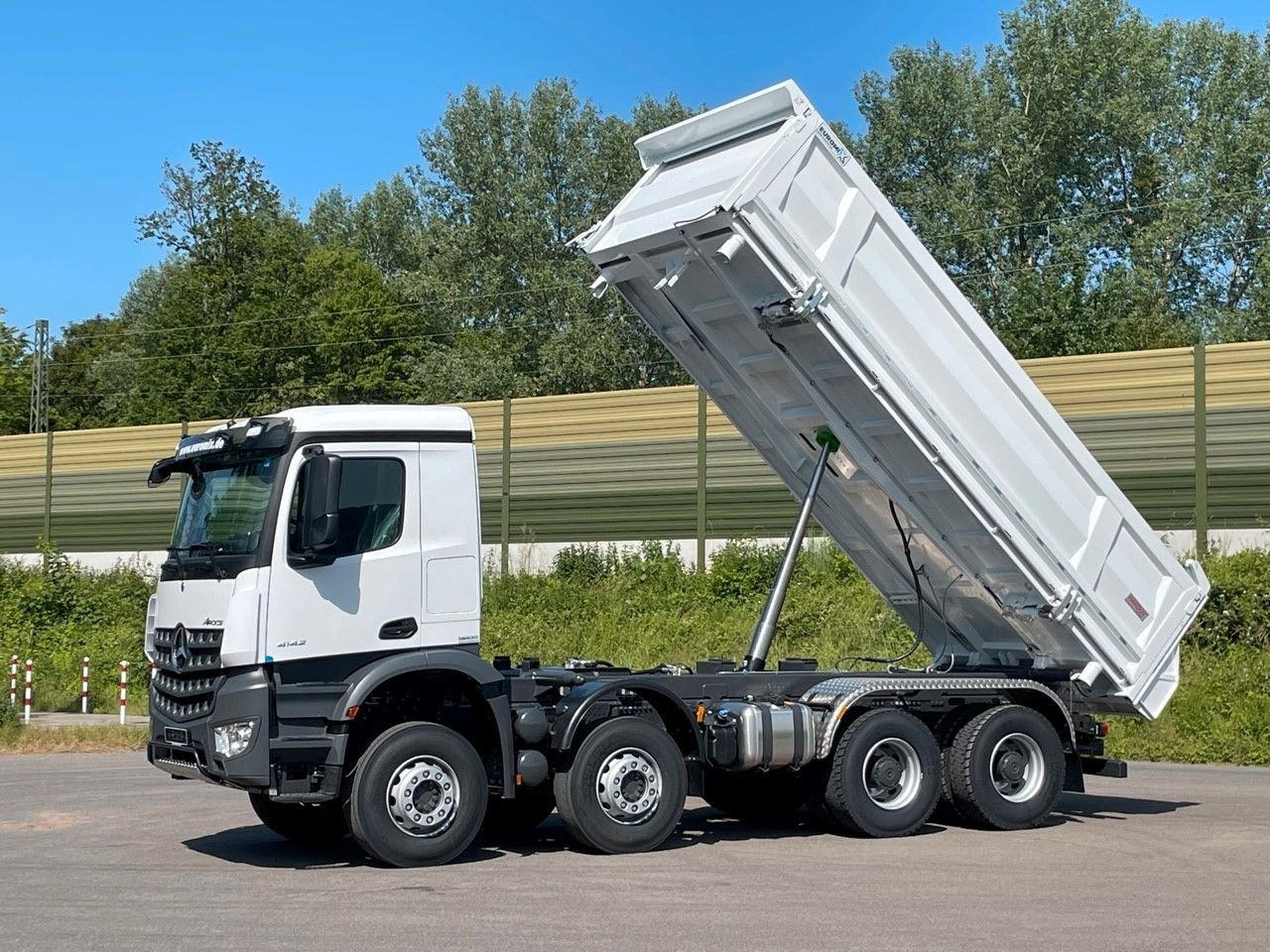 Mercedes-Benz 4145 8X4 Euromix EMT 3-Seiten-Kipper Mercedes-Benz 4145 8X4 Euromix EMT 3-Seiten-Kipper - Самосвал: фото 1 Mercedes-Benz 4145 8X4 Euromix EMT 3-Seiten-Kipper Mercedes-Benz 4145 8X4 Euromix EMT 3-Seiten-Kipper - Самосвал: фото 1