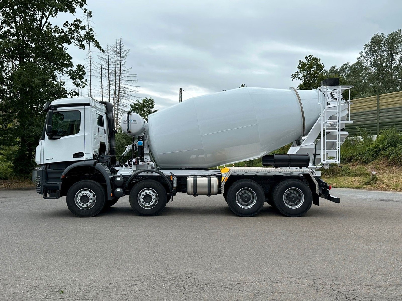 Mercedes-Benz AROCS 5 4142 B 8X4 Euro 3 EuromixMTP EM 10 - Автобетоносмеситель: фото 4 Mercedes-Benz AROCS 5 4142 B 8X4 Euro 3 EuromixMTP EM 10 - Автобетоносмеситель: фото 4