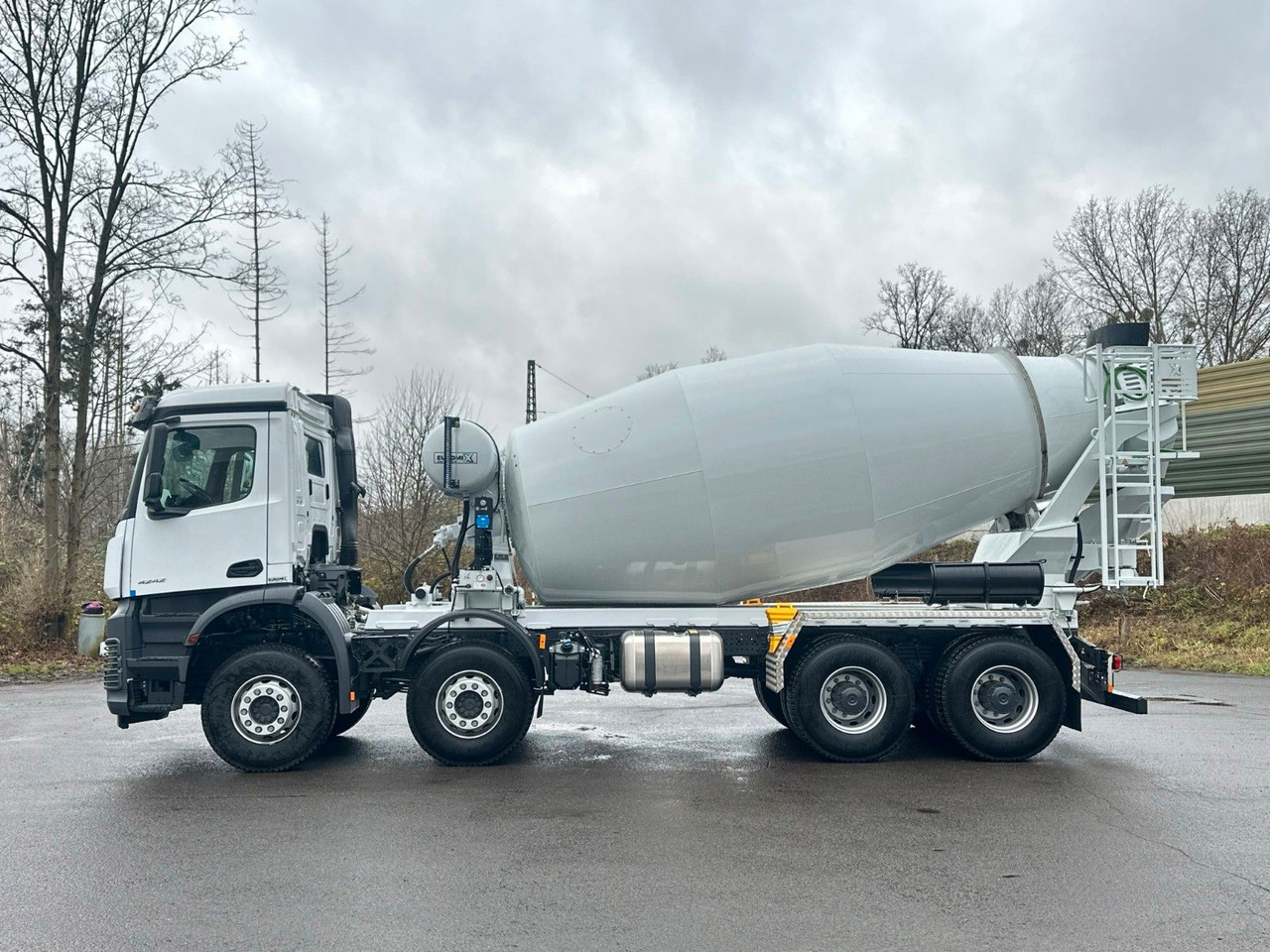 Mercedes-Benz AROCS 5 4242 8x4 Euro5 EuromixMTP EM 12m R - Автобетоносмеситель: фото 4 Mercedes-Benz AROCS 5 4242 8x4 Euro5 EuromixMTP EM 12m R - Автобетоносмеситель: фото 4