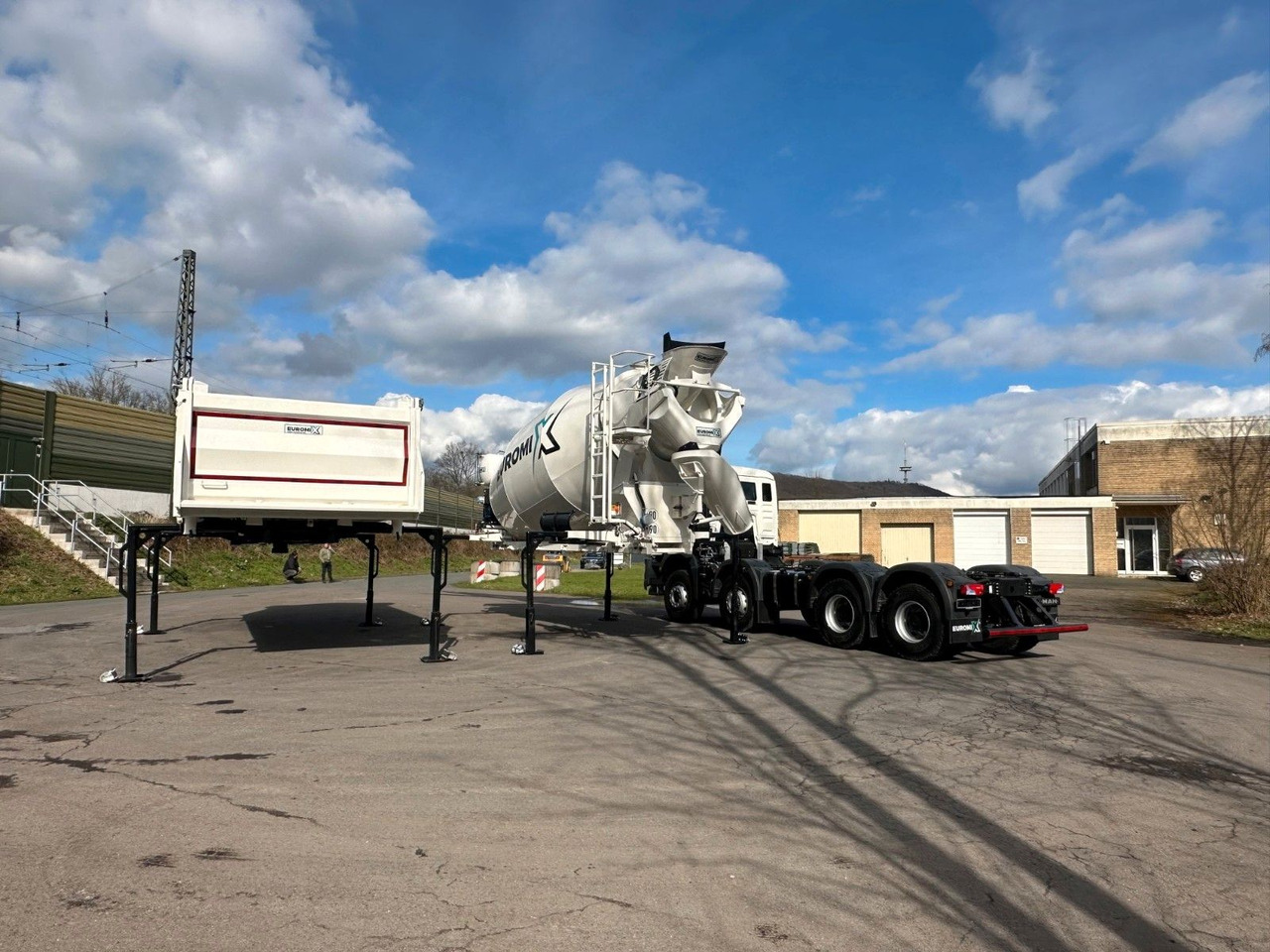 Volvo FMX 460 8x4 / WECHSELSYSTEM KIPPER+MISCHER Volvo FMX 460 8x4 / WECHSELSYSTEM KIPPER+MISCHER - Самосвал: фото 1 Volvo FMX 460 8x4 / WECHSELSYSTEM KIPPER+MISCHER Volvo FMX 460 8x4 / WECHSELSYSTEM KIPPER+MISCHER - Самосвал: фото 1