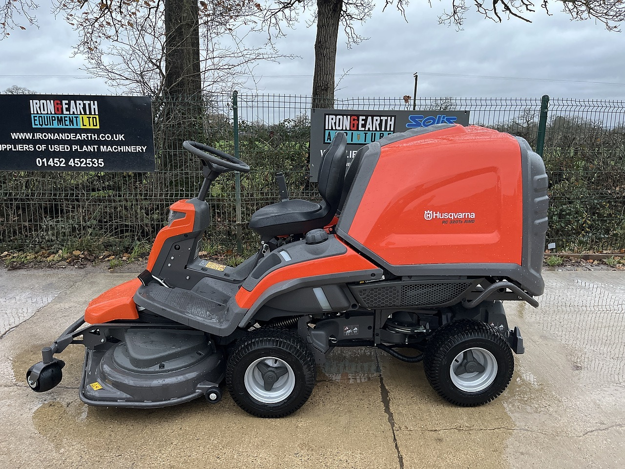Husqvarna RC 320Ts AWD Ride-On Mower - Газонокосилка: фото 1 Husqvarna RC 320Ts AWD Ride-On Mower - Газонокосилка: фото 1