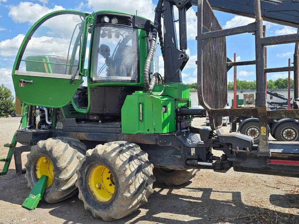 John Deere 810 E - Форвардер: фото 4 John Deere 810 E - Форвардер: фото 4