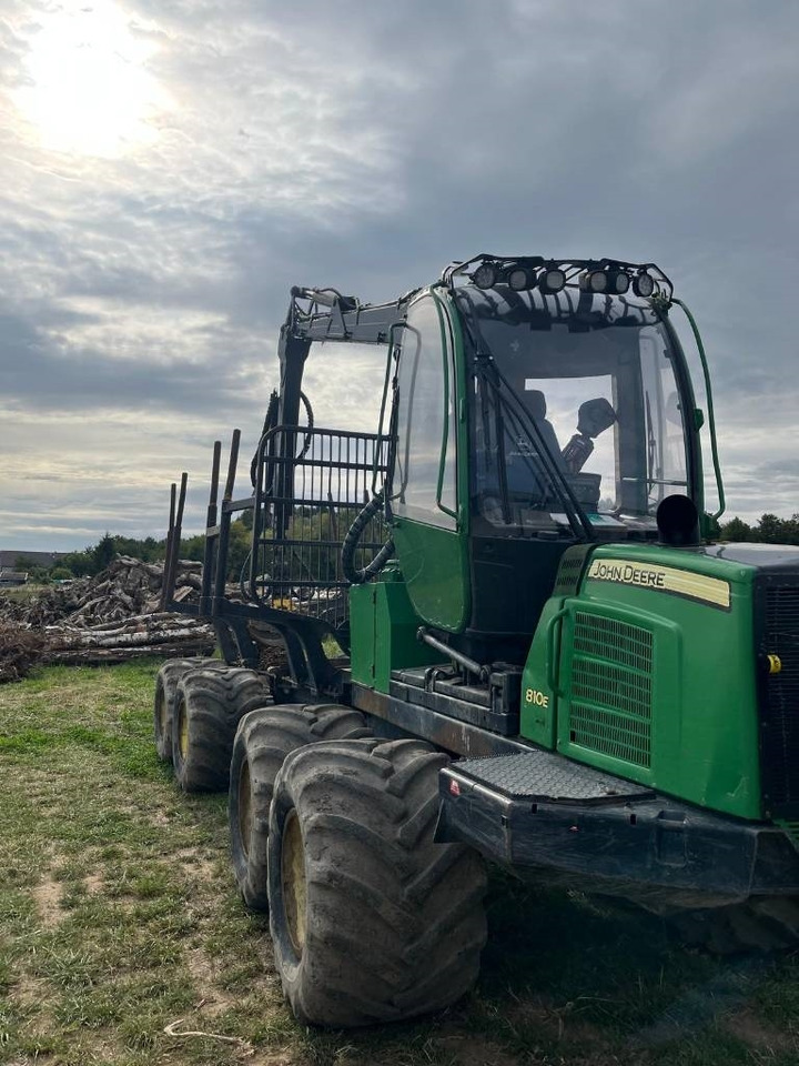 John Deere 810 E - Форвардер: фото 3 John Deere 810 E - Форвардер: фото 3