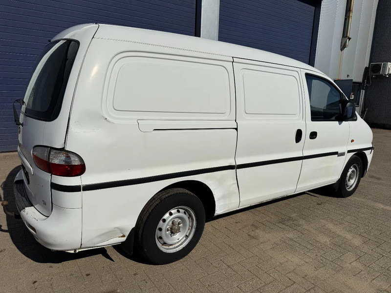 Hyundai H200 - Цельнометаллический фургон: фото 4 Hyundai H200 - Цельнометаллический фургон: фото 4