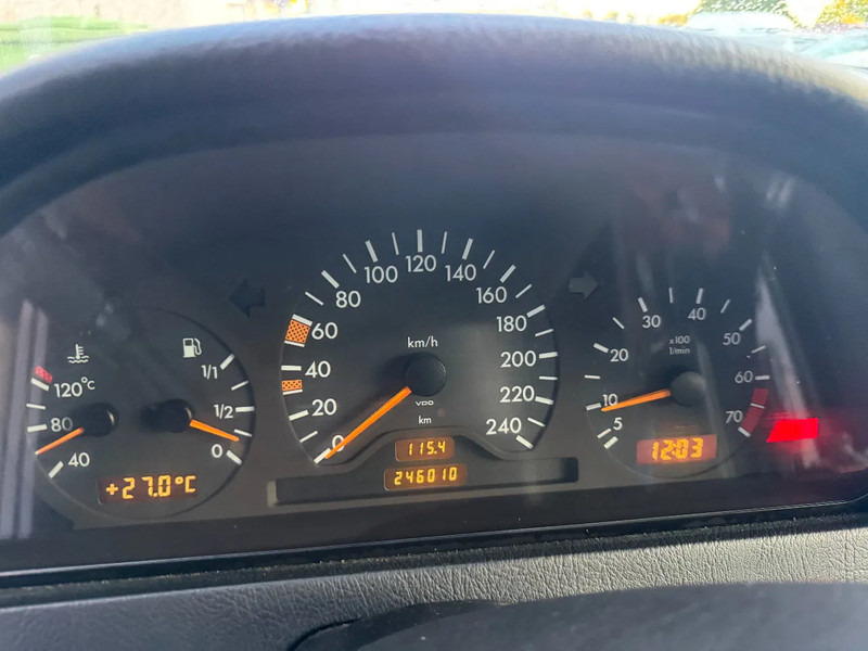 Седан Mercedes-Benz C-Klasse **C180-PETROL-AC**: фото 10