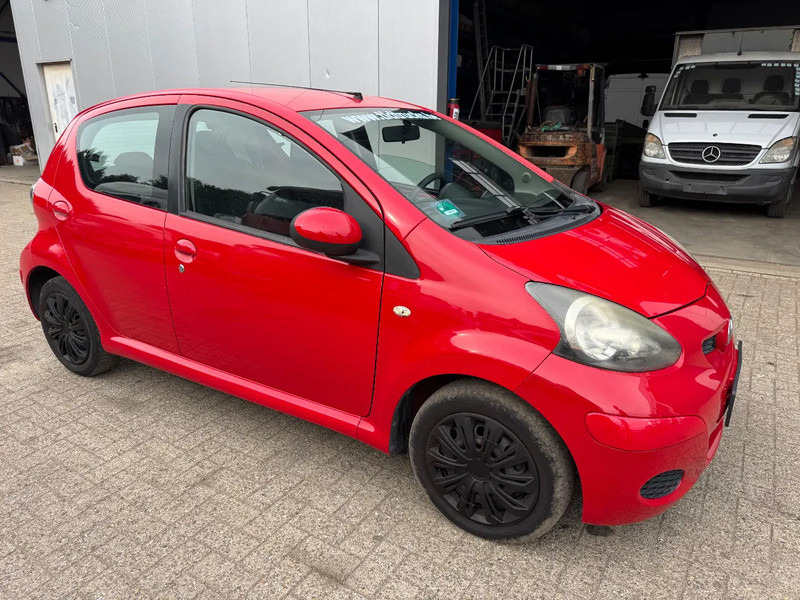 Toyota Aygo **5DOORS-BELGIAN CAR** - Хэтчбек: фото 3 Toyota Aygo **5DOORS-BELGIAN CAR** - Хэтчбек: фото 3