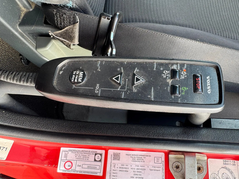 Грузовик с закрытым кузовом Volvo FL 240 **EURO 4-MANUAL GEARBOX**: фото 16