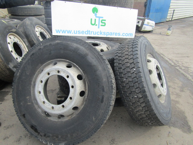 315/80/22.5 ALCOA (4) WITH PIRRELLI DRIVE PATTERN TYRES - Шина для Грузовиков: фото 2 315/80/22.5 ALCOA (4) WITH PIRRELLI DRIVE PATTERN TYRES - Шина для Грузовиков: фото 2