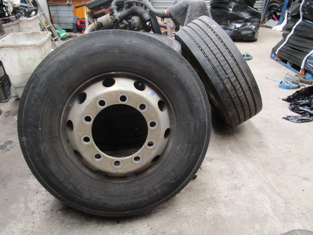 ALCOA 315/70/22.5 WHEELS AND TYRES FITTED MICHELIN FRONT STEER TYRES (2018 13/14mm TREAD, 32mm STUD HOLE) - Шина для Грузовиков: фото 1 ALCOA 315/70/22.5 WHEELS AND TYRES FITTED MICHELIN FRONT STEER TYRES (2018 13/14mm TREAD, 32mm STUD HOLE) - Шина для Грузовиков: фото 1
