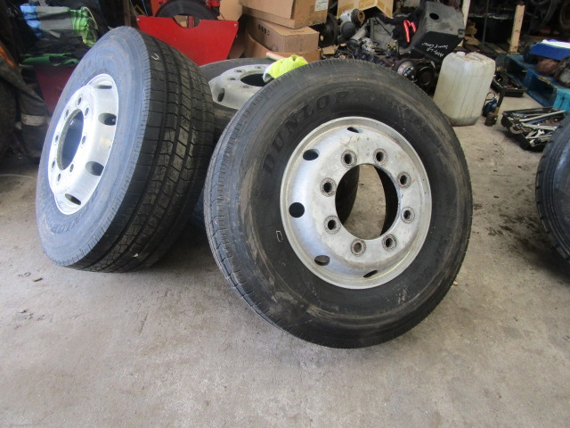 ALCOA ALLOYS (6) 19.5 8 STUD WITH 285/70/19.5 TYRES 4X REAR HANKOOK, 2X FRONT DUNLOP 2017 30mm HOLES ONLY COVERED 5000KM - Шина для Грузовиков: фото 1 ALCOA ALLOYS (6) 19.5 8 STUD WITH 285/70/19.5 TYRES 4X REAR HANKOOK, 2X FRONT DUNLOP 2017 30mm HOLES ONLY COVERED 5000KM - Шина для Грузовиков: фото 1