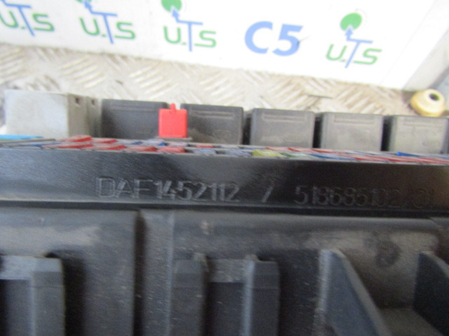 DAF CF 85 FUSE BOARD P/NO 1452112/518685102/01 - Электрическая система для Грузовиков: фото 2 DAF CF 85 FUSE BOARD P/NO 1452112/518685102/01 - Электрическая система для Грузовиков: фото 2