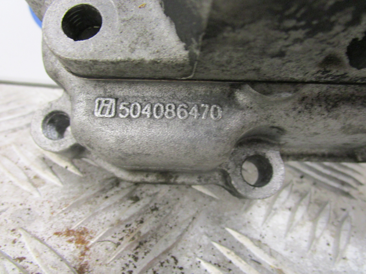 IVECO DAILY 3.0 OIL FILTER HOUSING P/NO 504086471 504086470 - Двигатель и запчасти для Грузовиков: фото 3 IVECO DAILY 3.0 OIL FILTER HOUSING P/NO 504086471 504086470 - Двигатель и запчасти для Грузовиков: фото 3