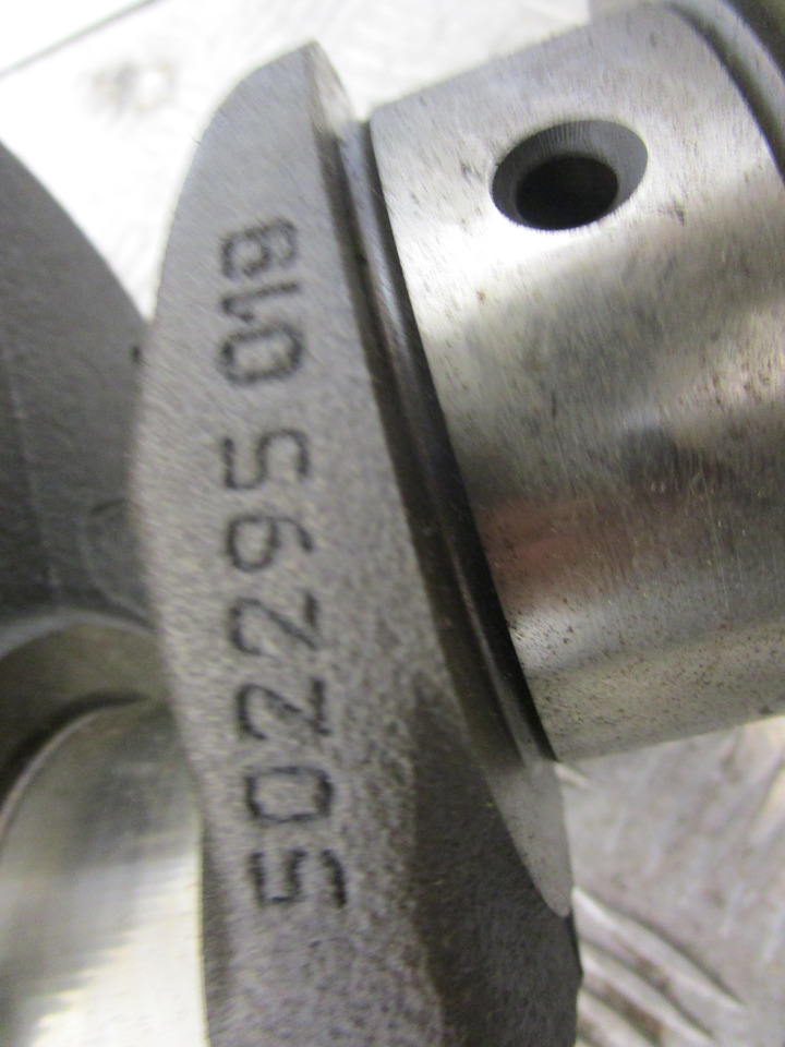 IVECO DAILY 3.0 STANDARD CRANKSHAFT P/NO 502295.019 - Двигатель и запчасти для Грузовиков: фото 2 IVECO DAILY 3.0 STANDARD CRANKSHAFT P/NO 502295.019 - Двигатель и запчасти для Грузовиков: фото 2
