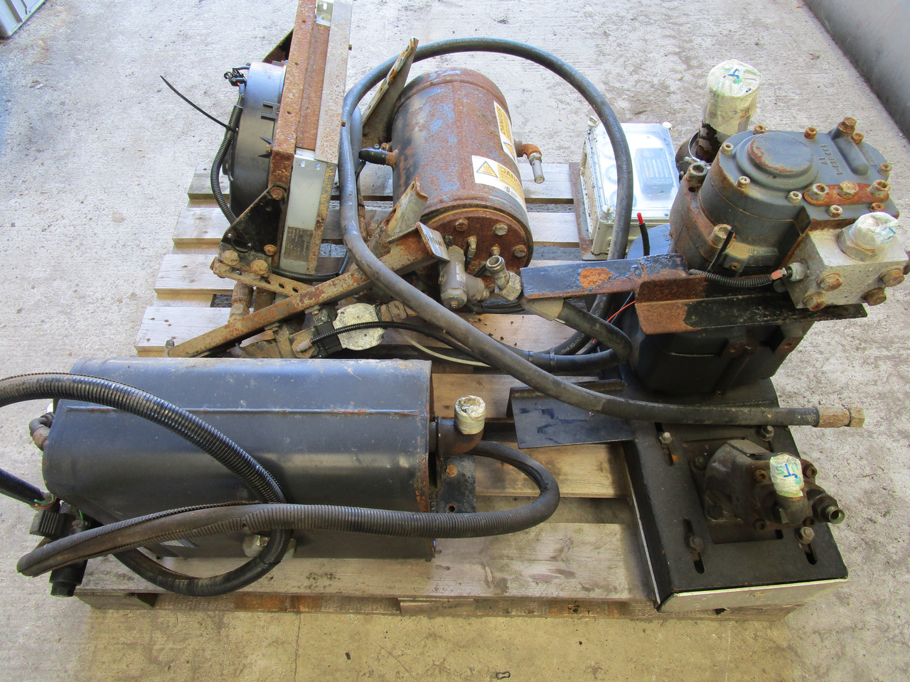 TRUCK MOUNTED TAMROTOR COMPRESSOR UNIT TYPE E12 - Пневмокомпрессор для Коммунальной и специальной техники: фото 1 TRUCK MOUNTED TAMROTOR COMPRESSOR UNIT TYPE E12 - Пневмокомпрессор для Коммунальной и специальной техники: фото 1