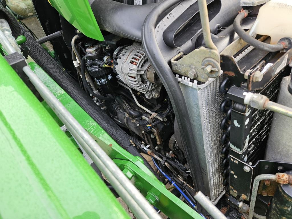 John Deere 4720 - Коммунальный трактор: фото 3 John Deere 4720 - Коммунальный трактор: фото 3