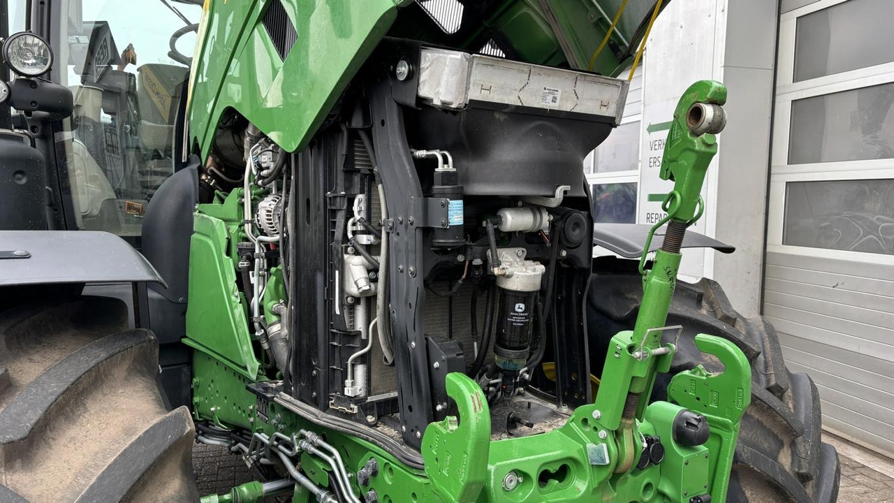 John Deere 6R215 - Трактор: фото 2 John Deere 6R215 - Трактор: фото 2