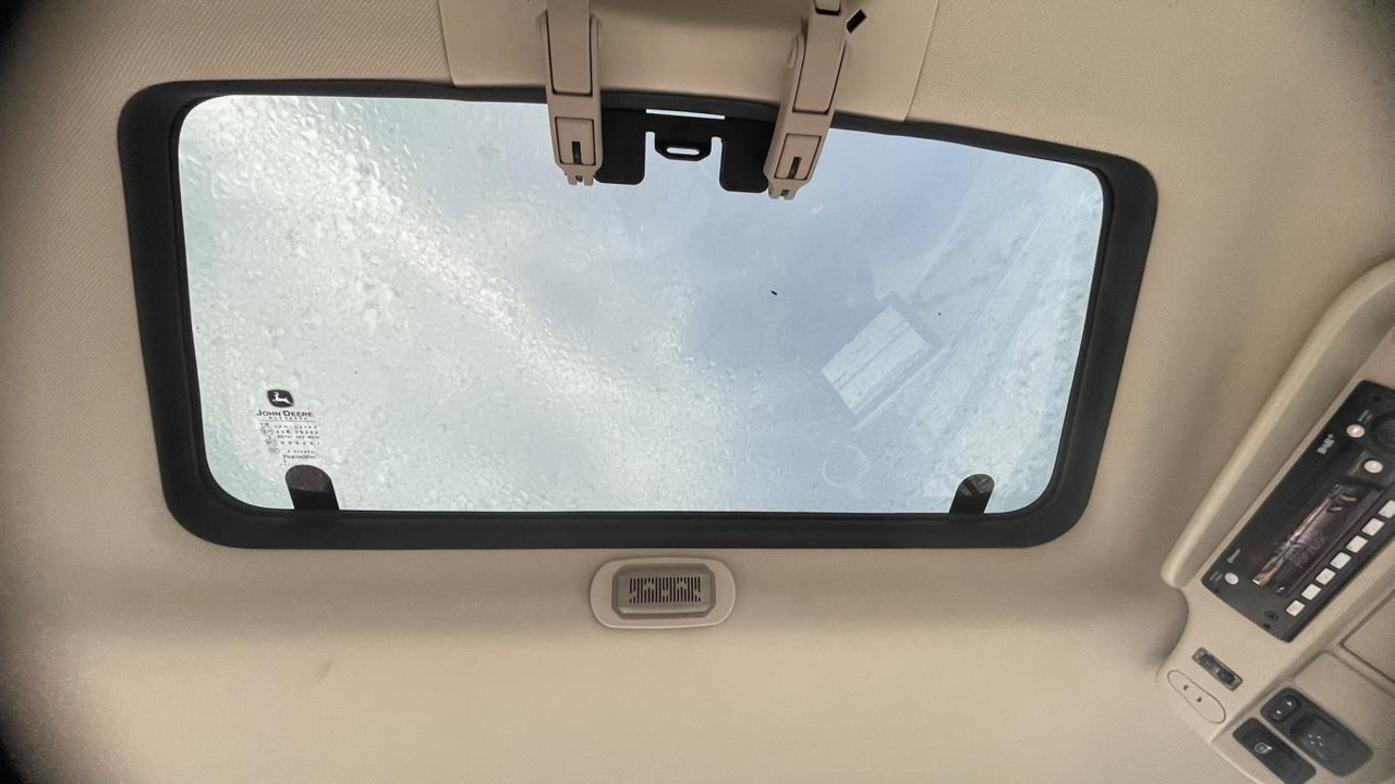 John Deere 6R215 - Трактор: фото 4 John Deere 6R215 - Трактор: фото 4