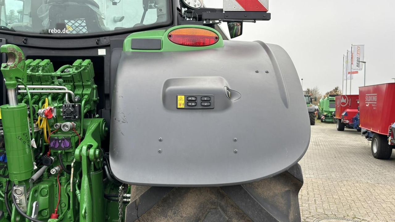 John Deere 6R215 - Трактор: фото 4 John Deere 6R215 - Трактор: фото 4