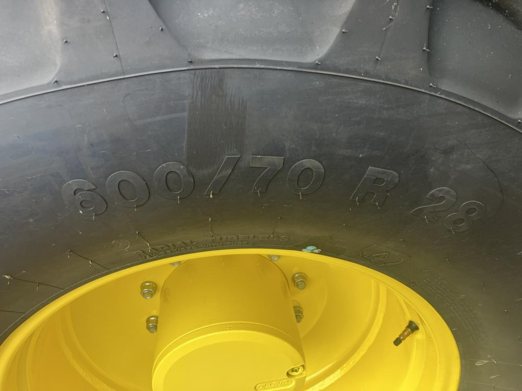 John Deere 6R215 - Трактор: фото 4 John Deere 6R215 - Трактор: фото 4