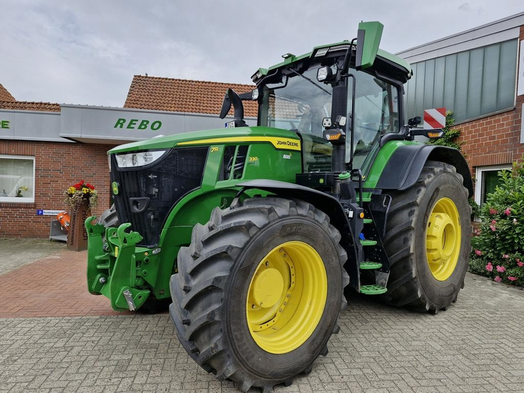 John Deere TRAKTOR 7R330 - Трактор: фото 1 John Deere TRAKTOR 7R330 - Трактор: фото 1