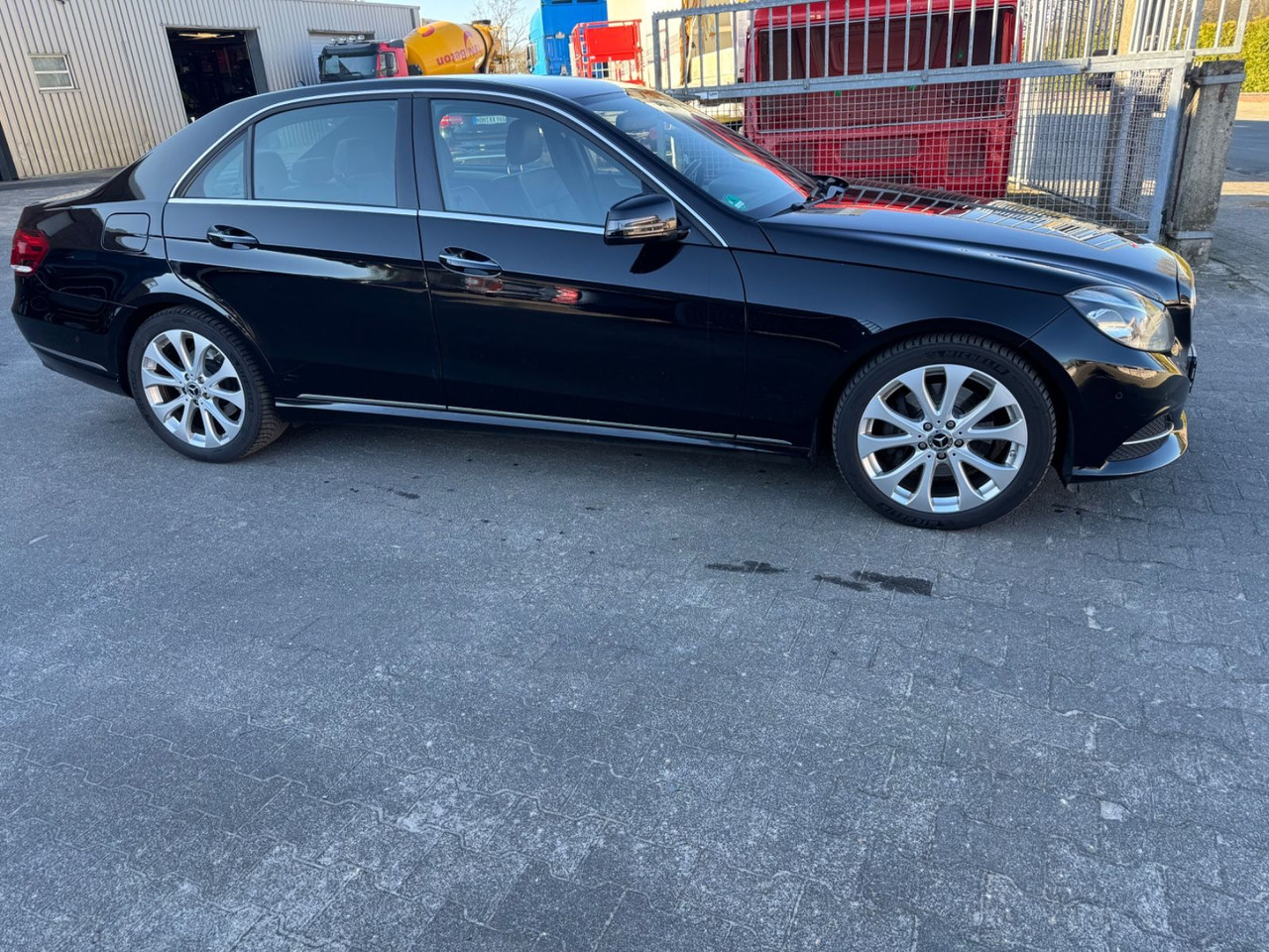 Mercedes-Benz E 350 BlueTec 4Matic Leder/Camera /AHK / Keyless - Седан: фото 3 Mercedes-Benz E 350 BlueTec 4Matic Leder/Camera /AHK / Keyless - Седан: фото 3