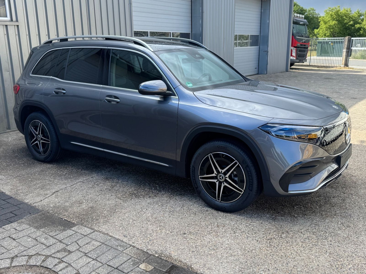 Mercedes-Benz EQB 350 AMG LINE 4Matic NUR 600 KM !!!!!! - Внедорожник: фото 5 Mercedes-Benz EQB 350 AMG LINE 4Matic NUR 600 KM !!!!!! - Внедорожник: фото 5