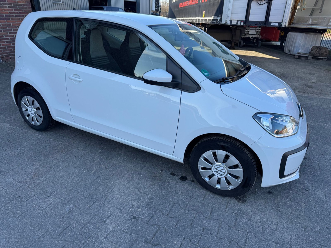 Новый Легковой автомобиль Volkswagen up! Basis: фото 1