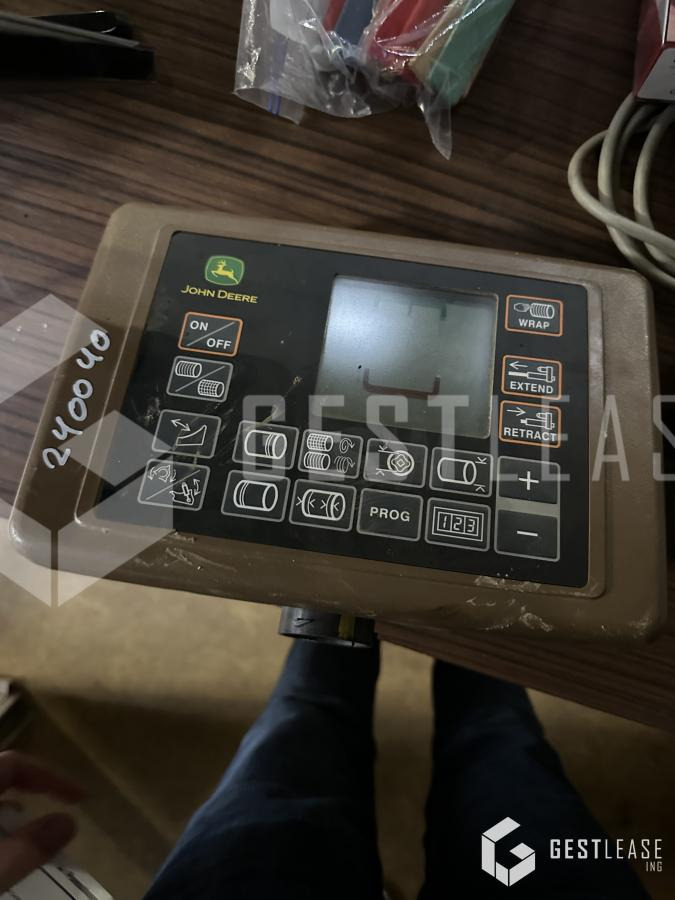 Пресс-подборщик рулонный John Deere V461M: фото 15 Пресс-подборщик рулонный John Deere V461M: фото 15