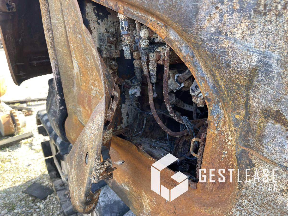 Гусеничный экскаватор Kobelco SK140: фото 16 Гусеничный экскаватор Kobelco SK140: фото 16