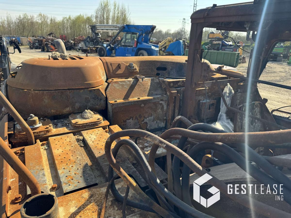 Гусеничный экскаватор Kobelco SK140: фото 13 Гусеничный экскаватор Kobelco SK140: фото 13