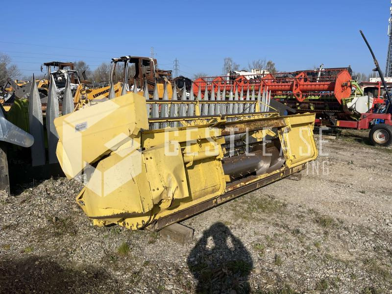 Зерноуборочный комбайн New Holland CLAYSON 1540: фото 12