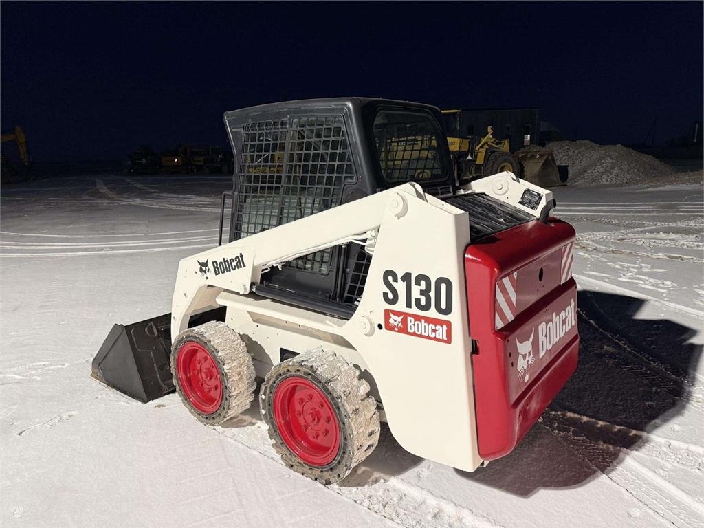 Bobcat S130 - Мини-погрузчик с бортовым поворотом: фото 3 Bobcat S130 - Мини-погрузчик с бортовым поворотом: фото 3
