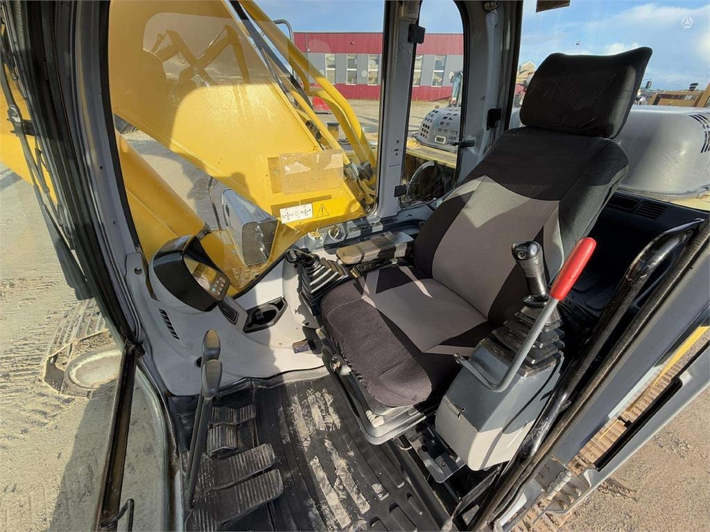 Гусеничный экскаватор New Holland E265B: фото 9 Гусеничный экскаватор New Holland E265B: фото 9