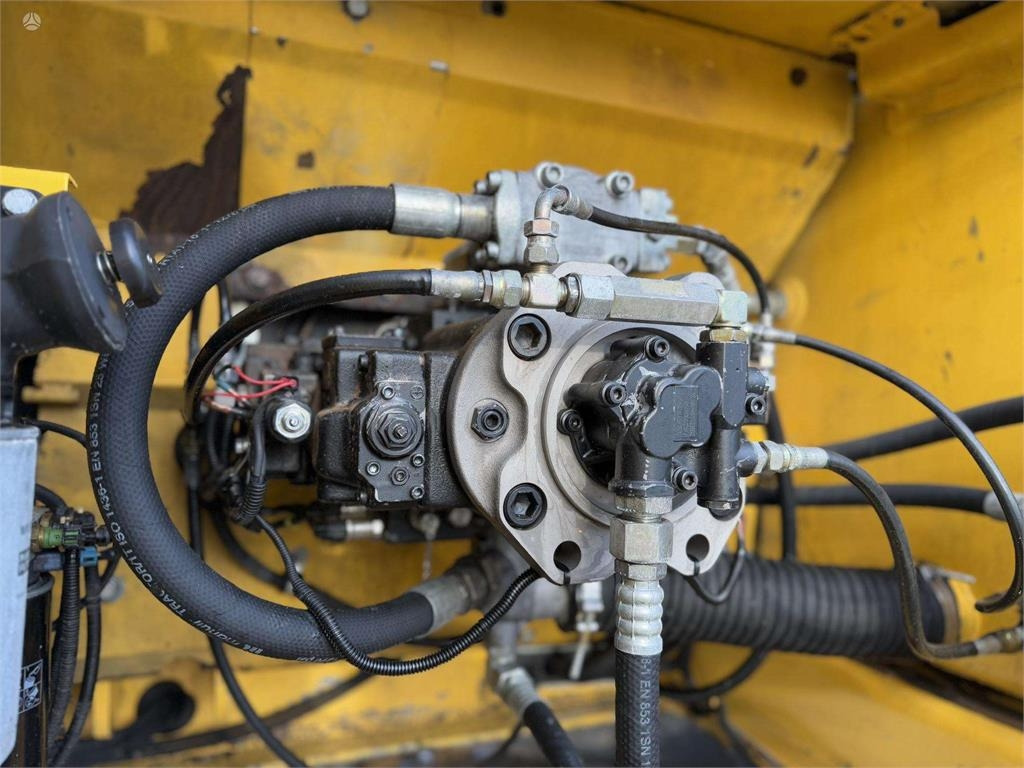 Гусеничный экскаватор New Holland E265B: фото 14 Гусеничный экскаватор New Holland E265B: фото 14