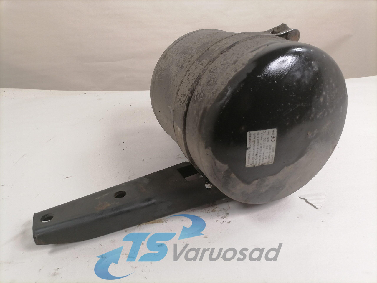MAN Air tank 81514016016 - Универсальная запчасть для Грузовиков: фото 1 MAN Air tank 81514016016 - Универсальная запчасть для Грузовиков: фото 1