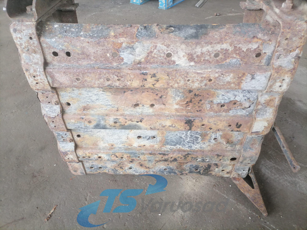 MAN Battery box 81418605376 - Аккумулятор для Грузовиков: фото 2 MAN Battery box 81418605376 - Аккумулятор для Грузовиков: фото 2