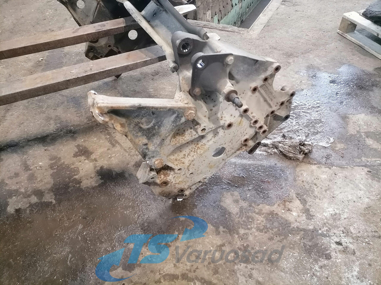 MAN Bracket 81413133020 - Рама/ Шасси для Грузовиков: фото 1 MAN Bracket 81413133020 - Рама/ Шасси для Грузовиков: фото 1