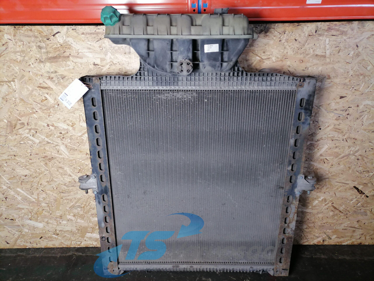 MAN Cooling radiator 81061016477 - Радиатор для Грузовиков: фото 2 MAN Cooling radiator 81061016477 - Радиатор для Грузовиков: фото 2