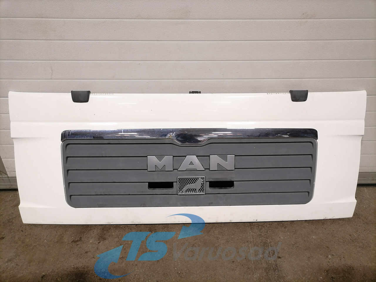MAN Grille panel 81611100053 - Решётка радиатора для Грузовиков: фото 1 MAN Grille panel 81611100053 - Решётка радиатора для Грузовиков: фото 1
