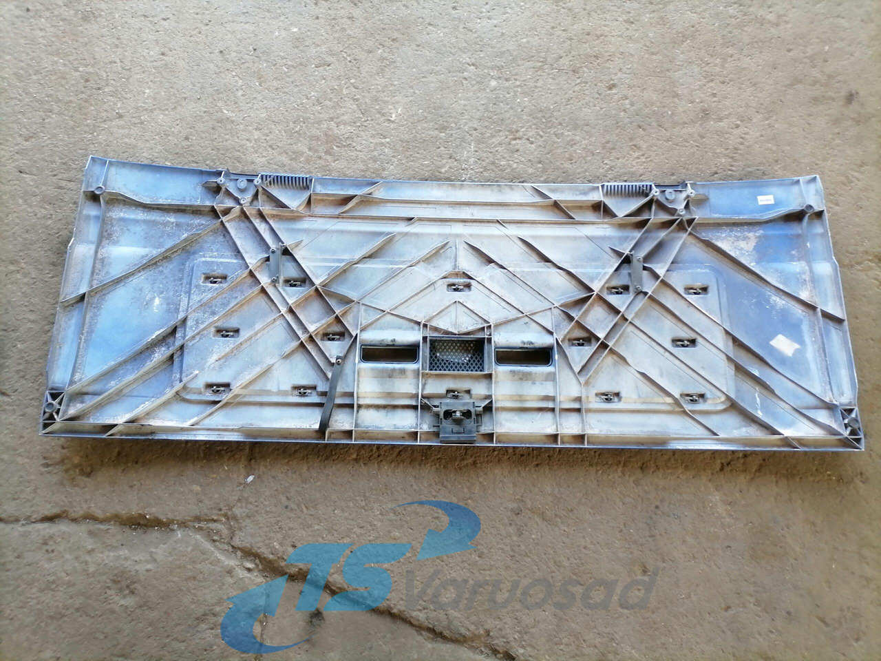 MAN Grille panel 81611100053 - Решётка радиатора для Грузовиков: фото 3 MAN Grille panel 81611100053 - Решётка радиатора для Грузовиков: фото 3