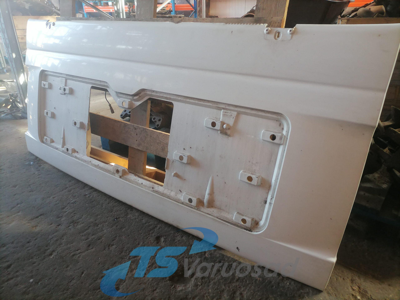 MAN Grille panel 81611100072 - Решётка радиатора для Грузовиков: фото 2 MAN Grille panel 81611100072 - Решётка радиатора для Грузовиков: фото 2