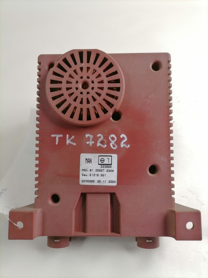 MAN Voltage converter 81259070309 - Электрическая система для Грузовиков: фото 4 MAN Voltage converter 81259070309 - Электрическая система для Грузовиков: фото 4