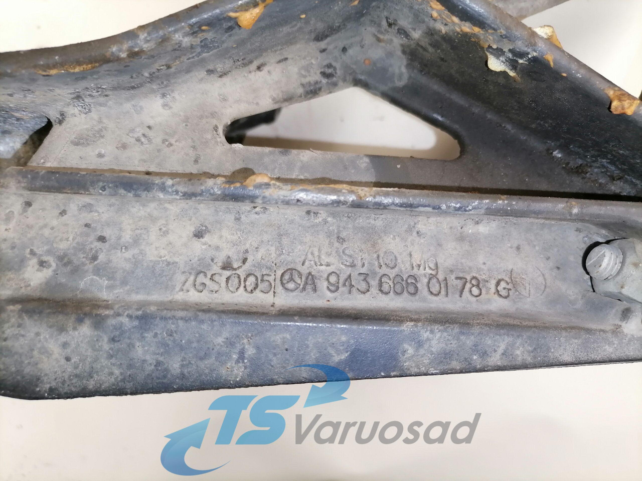 Mercedes-Benz Bummmmper bracket A9436660178 - Бампер для Грузовиков: фото 3 Mercedes-Benz Bummmmper bracket A9436660178 - Бампер для Грузовиков: фото 3