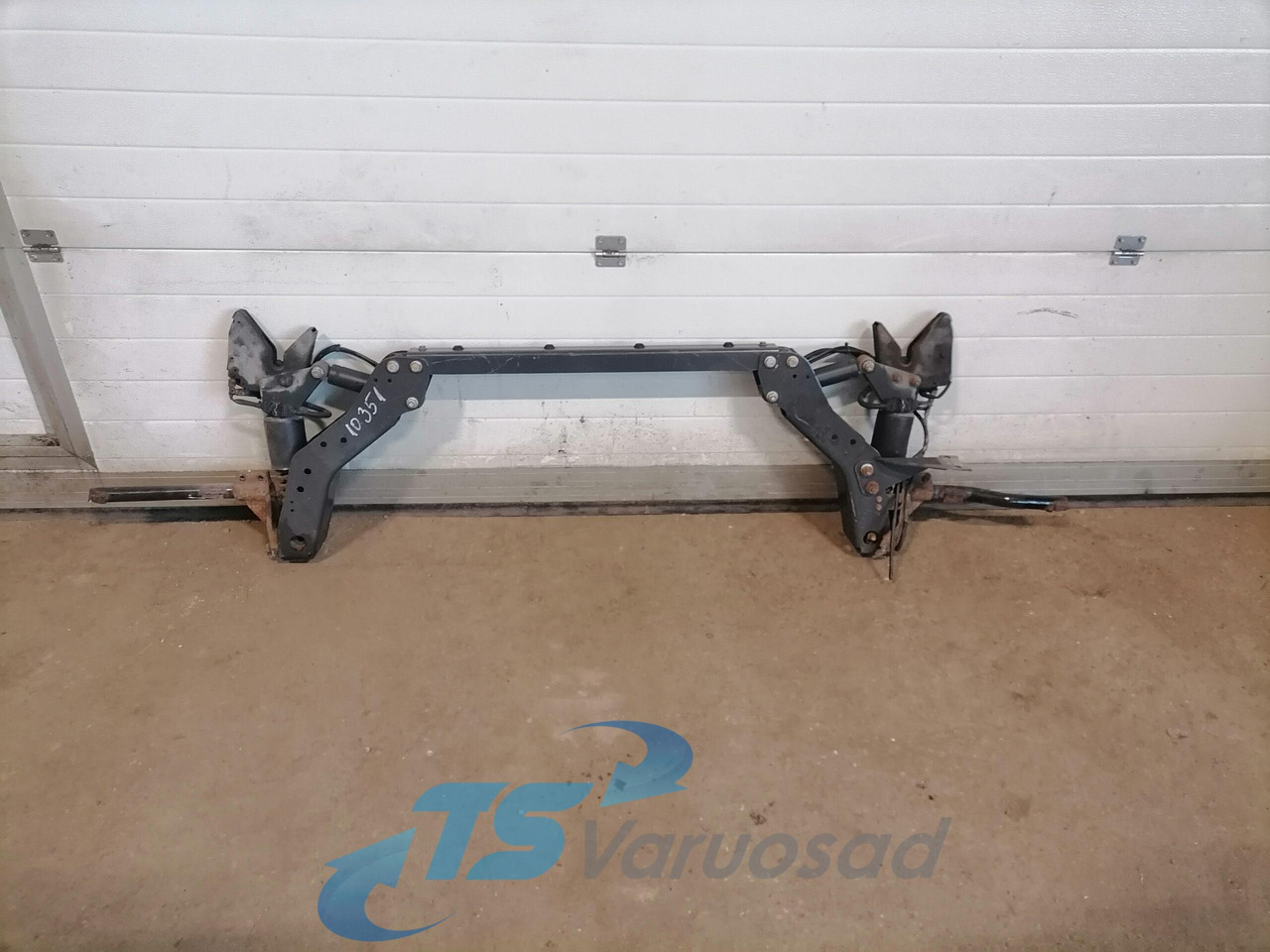 Mercedes-Benz Kabiini kandur, tagumine A9303103358 - Подвеска кабины для Грузовиков: фото 1 Mercedes-Benz Kabiini kandur, tagumine A9303103358 - Подвеска кабины для Грузовиков: фото 1