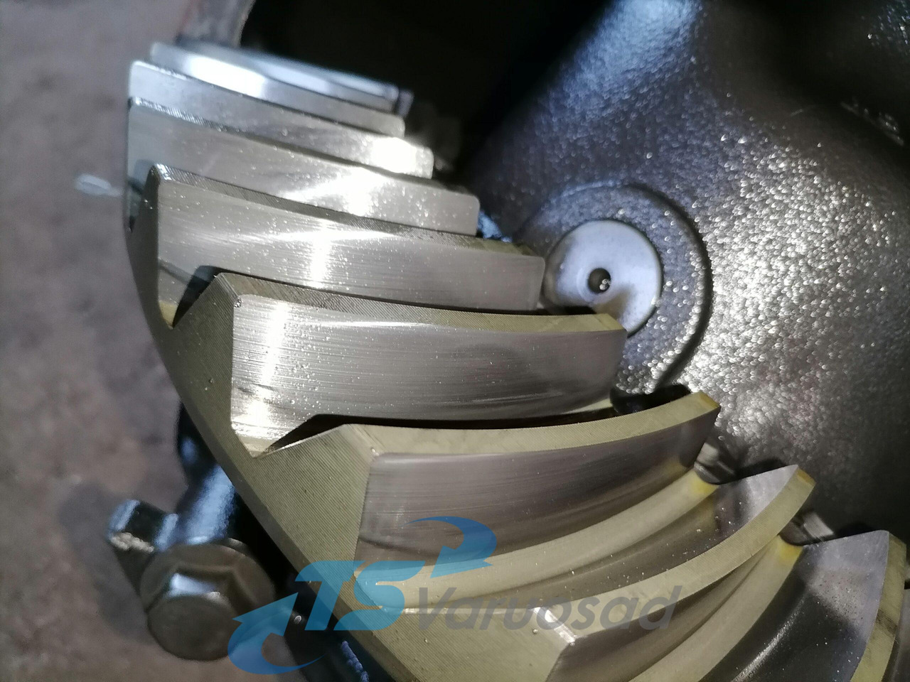 Mercedes-Benz Reduktor HL 6/3 DCLS - 13 / 2,846 A0003504303 - Бортовой редуктор для Грузовиков: фото 3 Mercedes-Benz Reduktor HL 6/3 DCLS - 13 / 2,846 A0003504303 - Бортовой редуктор для Грузовиков: фото 3