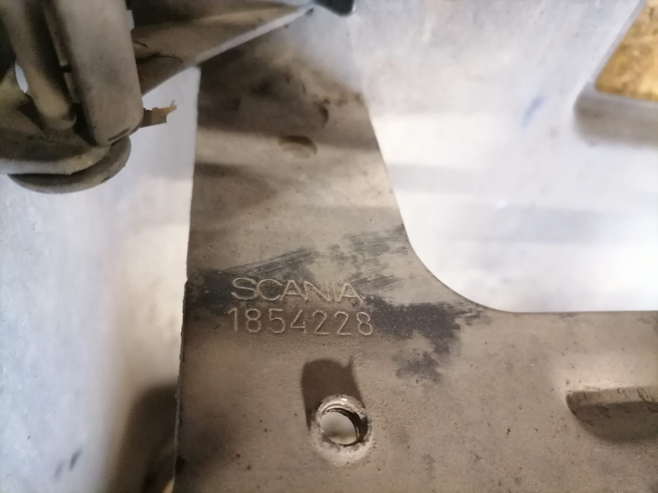 Scania Astmelaua u-plekk, parem 1854228 - Боковая подножка для Грузовиков: фото 4 Scania Astmelaua u-plekk, parem 1854228 - Боковая подножка для Грузовиков: фото 4